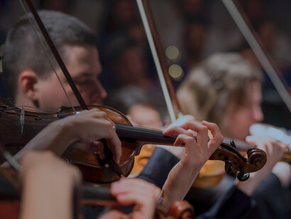 Pinturas nas paredes de Ferrara e documentos da corte de Ferrara indicam a presença de conjuntos de violinos já entre 1505 e 1511
