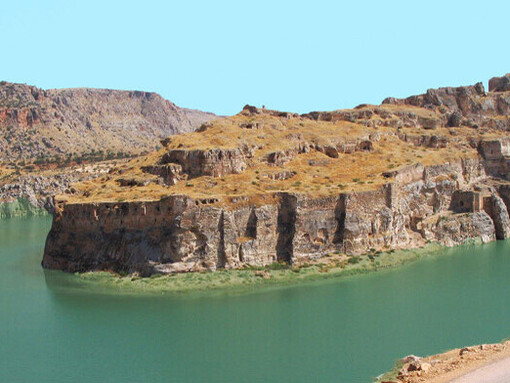 Rumkale y las ruinas de una fortaleza situada en la localidad de Kamışlı, dentro de los límites del distrito de Nizip, en Gaziantep, y ubicado en una península que surgió con la formación del embalse de Nizip-Birecik, Turquía