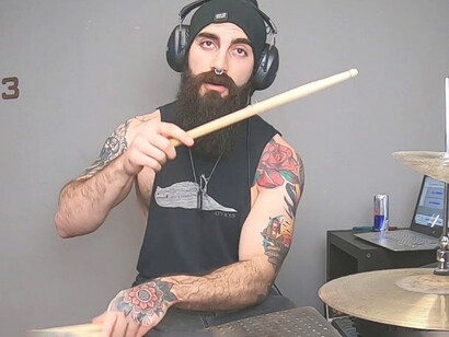 Jorge Garrido 'El Estepario Siberiano' baterista valenciano cuya vida ha estado marcada por la percusión y la música en general