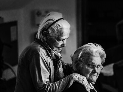Nel nostro Paese oltre l’80% delle persone con demenza è assistito tra le mura domestiche da un familiare