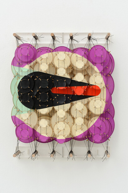 Jacob Hashimoto, The Transit I,
2015,
57 x 43 x 20 cm,
bambù, dacron, carta,
nylon, acrilico e pigmenti
/ bamboo, dacron, paper,
nylon, acrylic and pigments,foto Michele Alberto Sereni, courtesy Studio la Città