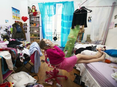 Rodeada por desordem