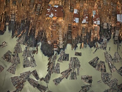 Saw Mills #1, Lagos, Nigeria 2016 © Edward Burtynsky, courtesy Admira Photography, Milan / Nicholas Metivier Gallery, Toronto