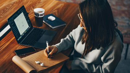 Una tesis en experiencia de usuario que transforma la incertidumbre inicial en un proceso de diseño centrado en las personas