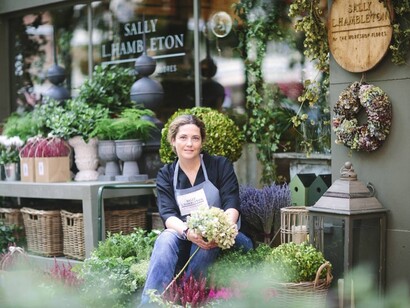 Sally Hambleton en su floristería de Madrid