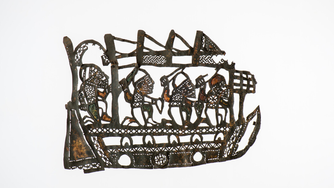 Figure de theatre d'ombre. Avec l'aimable autorisation du Musée du Louvre