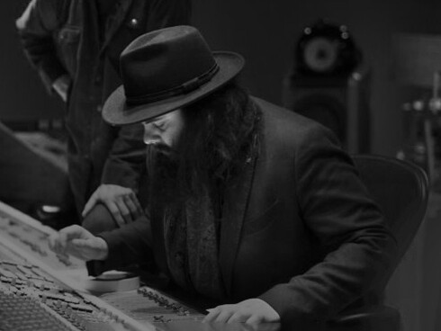 Cristopher Bacco nello studio di registrazione di Abbey Road