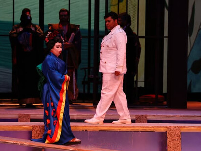 En su famoso aria Un bel dì, vedremo, la protagonista expresa la esperanza profunda de reencontrarse con su amado, sin saber que el destino ya le ha dado la espalda