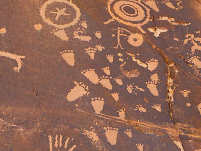 A glimpse into the past: ancient petroglyphs of the southwestern USA desert