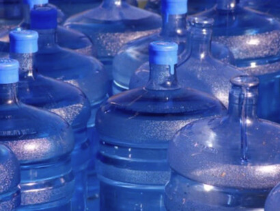 El botellón que se vende como la opción “más saludable” a menudo no declara cuánto calcio y magnesio contiene. Y el silencioso resultado de esa opacidad es que el consumidor decide a ciegas