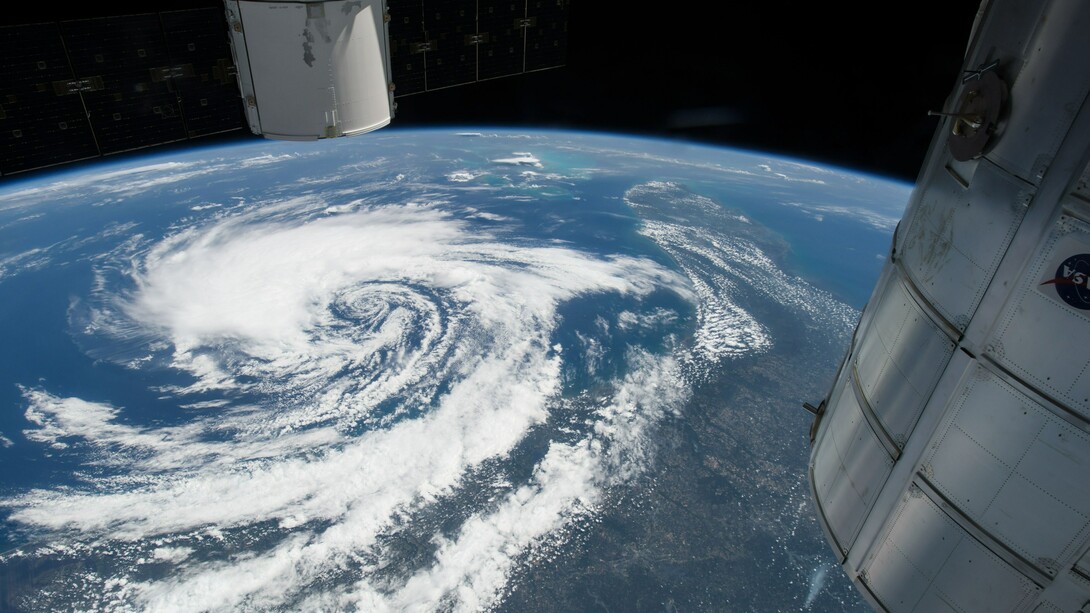 Formación de una tormenta tropical vista desde el espacio