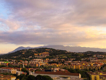 Benevento, Campania, Italia. Panorama. Benevento: tesori nascosti della dominazione longobarda