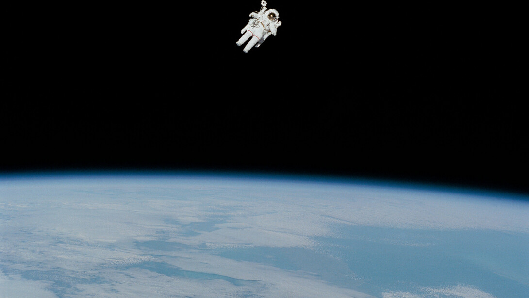 An astronaut floating on space with the Earth as background