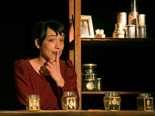 Puesta en escena de «Conservando memoria» protagonizada por Izaskun Fernández