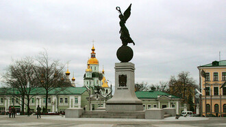 Monumento a la Independencia en Kharkov, Ucrania