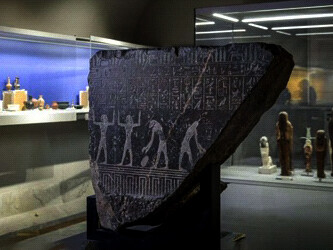 Una sala della sezione egizia del Museo Archeologico di Napoli