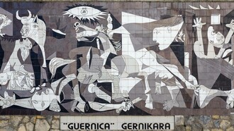 Murale del dipinto “Guernica” di Picasso realizzato in piastrelle e a grandezza naturale, Guernica, Spagna