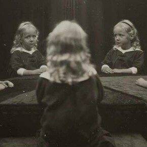 Anoniem, Portret in spiegel, Den Haag, 1910-1920. Courtesy of FOMU