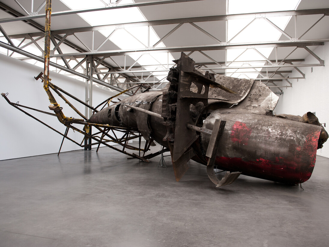 What the fuck... (Maison Rouge piece), 2010, veduta dell’installazione presso De Pont Museum, Tilburg (Paesi Bassi) © Dirk Pauwels