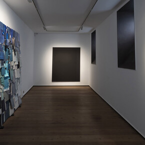 Lourdes Castro Cerón, Hojas sueltas, vista de exhibición. Cortesía de la Galería Rafael Pérez Hernando