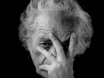 La invitación a Nicanor Parra fue en la SECH, ahí Mariana Callejas lo invitó para el 18 de septiembre a su casa en Lo Curro