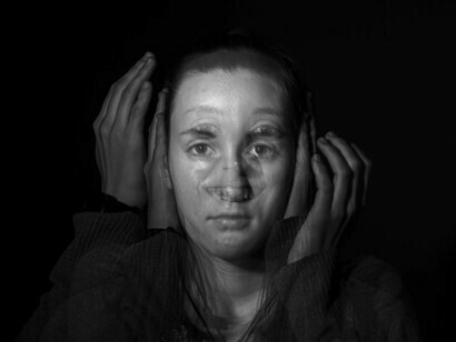 Volto tra le mani. Non so perché le cose non sono come sembrano