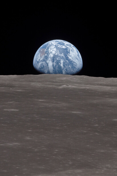 La Tierra en el horizonte lunar