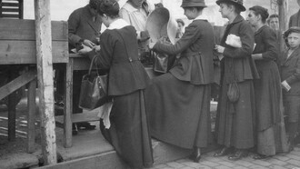 Volontarie della Croce Rossa