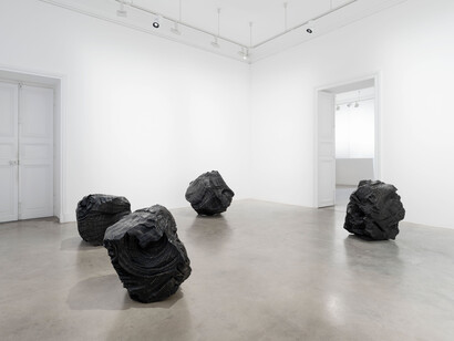 Lee Bae, Attending, exhibition view. Courtesy of Perrotin