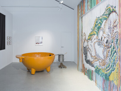 Philippe Bradshaw, Pulp (after Hokusai), 2004/05, Anodised aluminium chains, 333 x 355 cm (131.1 x 139.76 in), Ed. 2/3, Courtesy Galerie Thaddaeus Ropac, Paris/Salzburg, photo: Philippe Servent