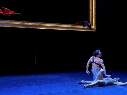 Le musiche di Claudio Monteverdi, riorchestrate da Bruno Moretti ed eseguite dall'Orchestra del Teatro Massimo diretta da Charlotte Politi, accompagnano una coreografia che alterna assoli, duetti e scene corali di grande forza espressiva