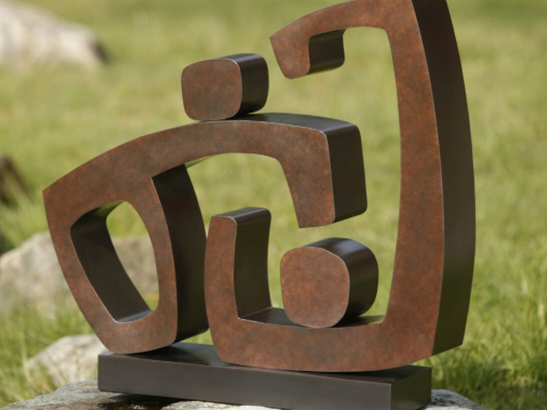 Balliscate, bronze, 25 x 26 x 8 inches. Courtesy of Caldwell Snyder