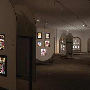 Various artists, Post tenebras lux, exhibition view. Courtesy of Musée Ariana. Photo by Boris Dunand, Musée Ariana