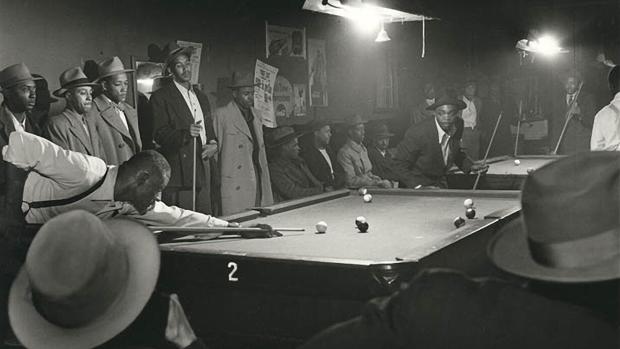 Wayne Miller, From ” The Way of Life of the Northern Negro,” Chicago (Afternoon Game at Table 2), 1946-1948 courtesy Stephen Daiter Gallery/ Sous Les Etoiles Gallery