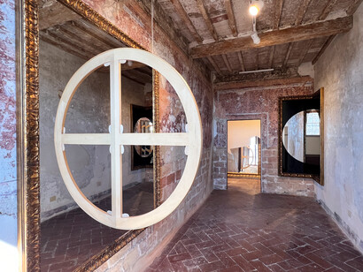 Michelangelo Pistoletto, La soglia, veduta della mostra. Per gentile concessione di Galleria Continua