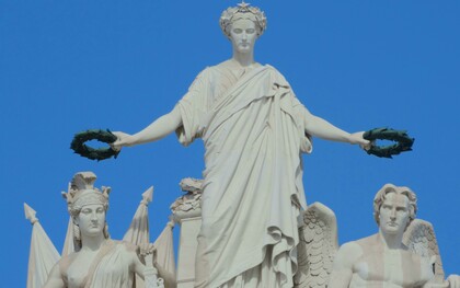 O abuso de poder por conta das costas quentes da ala libertadora faz com que os líderes que dirigem algumas instituições do estado se tornem intocáveis e até imunes a justiça por conta disso. Será este um país que almeja ter o respeito dos cidadãos quando vão a procura de seus serviços ou de alguma Justiça, instituições que prestam contas a um partido ou a um grupo de pessoas