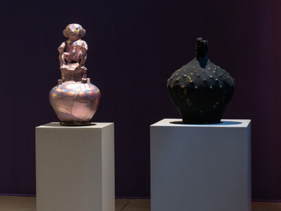 Asicaz Monzón-Aguirre, Envoltorios, vista de exhibición. Cortesía de Galería La Cometa