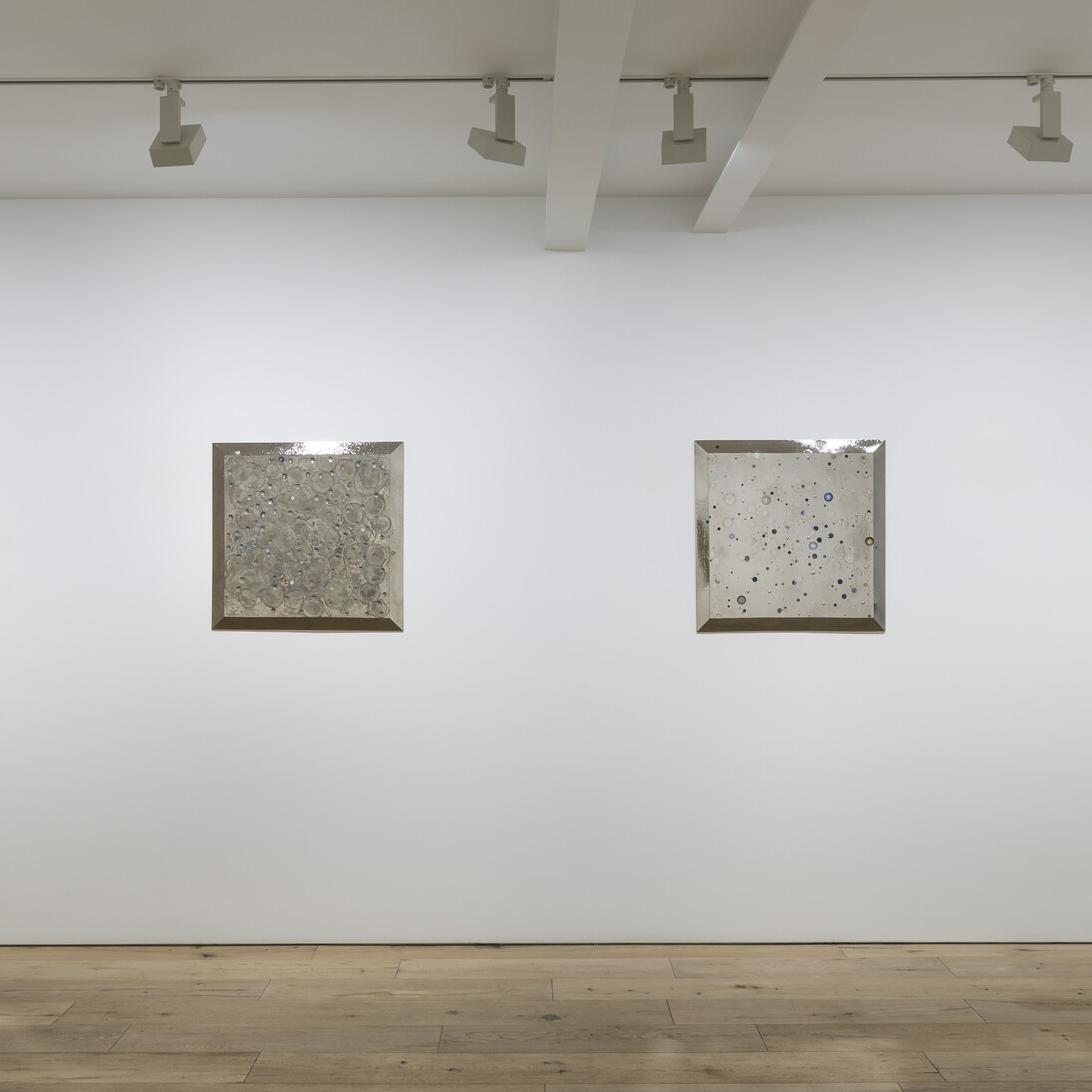 Lionel Estève, View of the exhibition “Narcisse”, Perrotin Seoul © Youngha Cho / Courtesy Perrotin