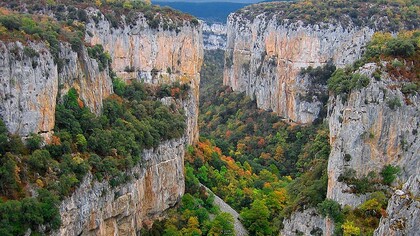 El río Salazar en su paso por la Foz de Arbayun, Navarra