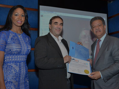 Leonel Fernández recibe Presidencia Honoraria IDCI en 2015