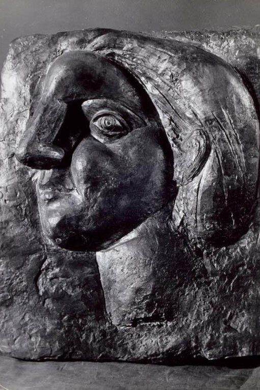 Pablo Picasso, Woman’s Head in Profile – Marie-Thérèse, Boisgeloup, 1931, Bronze, 68.5 x 60 x 9 cm, Musée national Picasso - Paris, Dation Pablo Picasso, 1979. MP297. © Succession Picasso 2020. Photo © RMN-Grand Palais (Musée national Picasso-Paris) / Mathieu Rabeau.