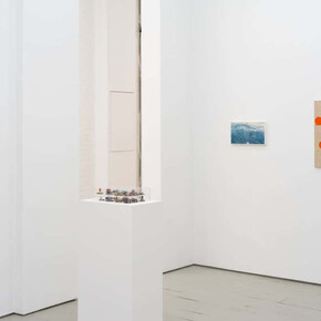 Various artists, Dot, exhibition view. Courtesy of Klaus von Nichtssagend Gallery
