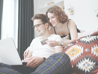Acquisto online. Ora, soddisfatti, state pregustando l’arrivo del pacco con un nuovo libro, un nuovo elettrodomestico o un inutile set per giocare a minigolf dal gabinetto di casa