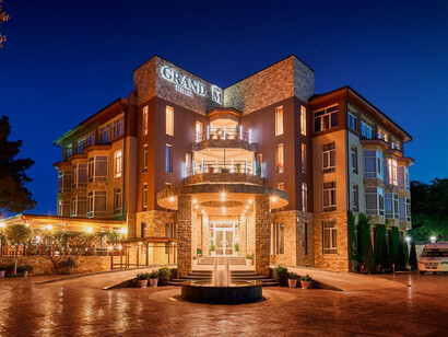 Grand M Hotel en ubicado en Navoi, Uzbekistán 