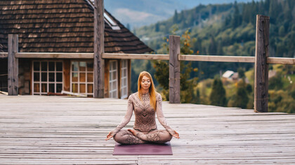Amidst the tranquil beauty of nature, meditation strengthens brain function and promotes mental clarity, supporting long-term cognitive health and emotional well-being
