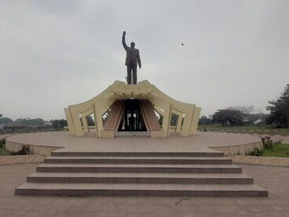 Patrice Émery Lumumba (1925 - 1961).El primer ministro del Congo fue asesinado en 1961 por los servicios secretos belgas con la colaboración de la CIA, que desde hacía tiempo consideraba a Lumumba un comunista peligroso. Mausoleo en Kinshasa, que contiene su diente, República democrática del Congo
