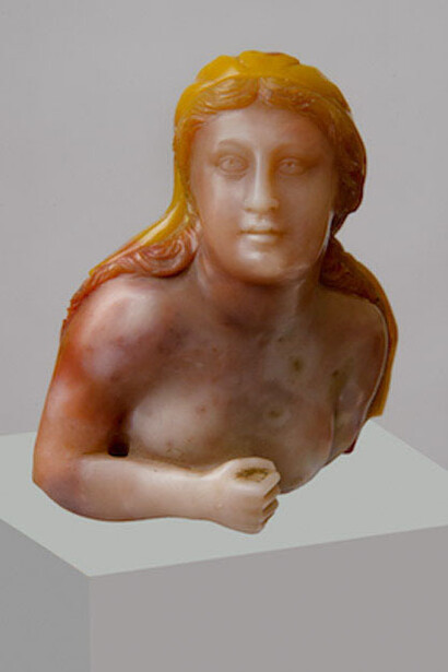 Splendida minima - Bottega dei Miseroni, Busto femminile, calcedonio