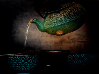 The Indian ritual of tea, pouring a cup of Darjeeling tea