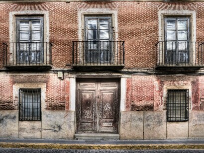 Fachada de una vieja casa