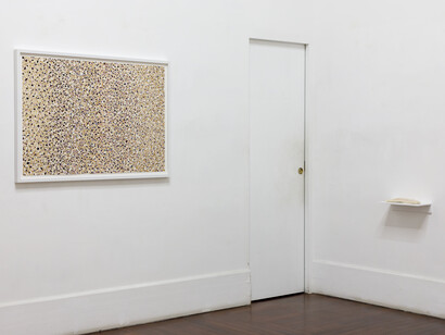 Stéphanie Saadé, Our love is my studio [Il nostro amore è il mio studio], veduta della mostra. Per gentile concessione della Galleria Tiziana Di Caro
